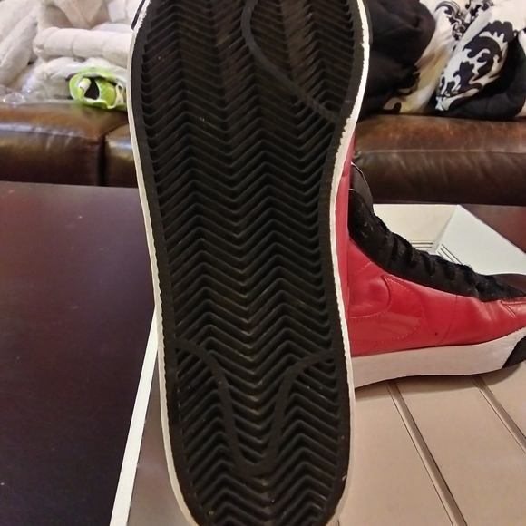 Women's 9.5 Nike Revolutionary Rockas - Picture 5 of 6